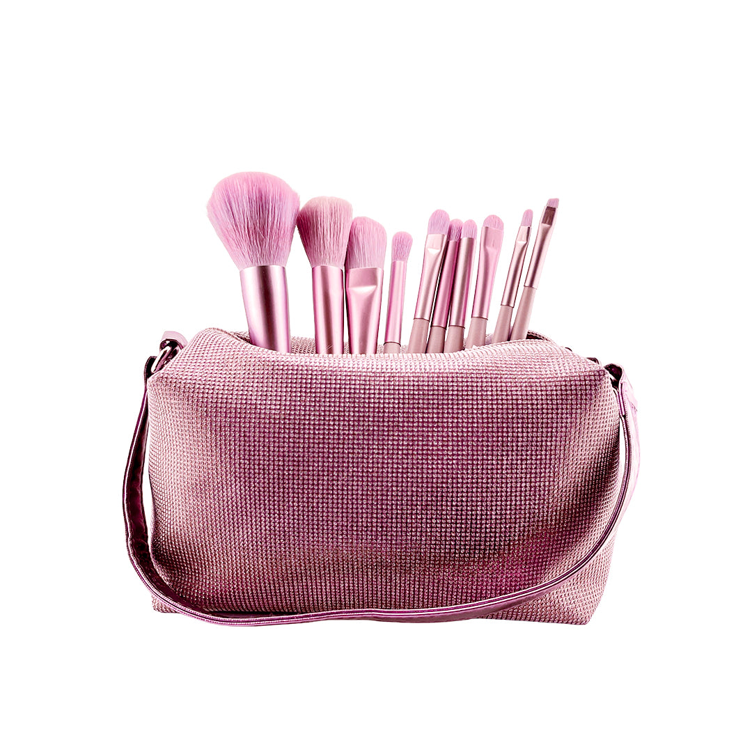 Cosmetiquera con brochas para maquillaje